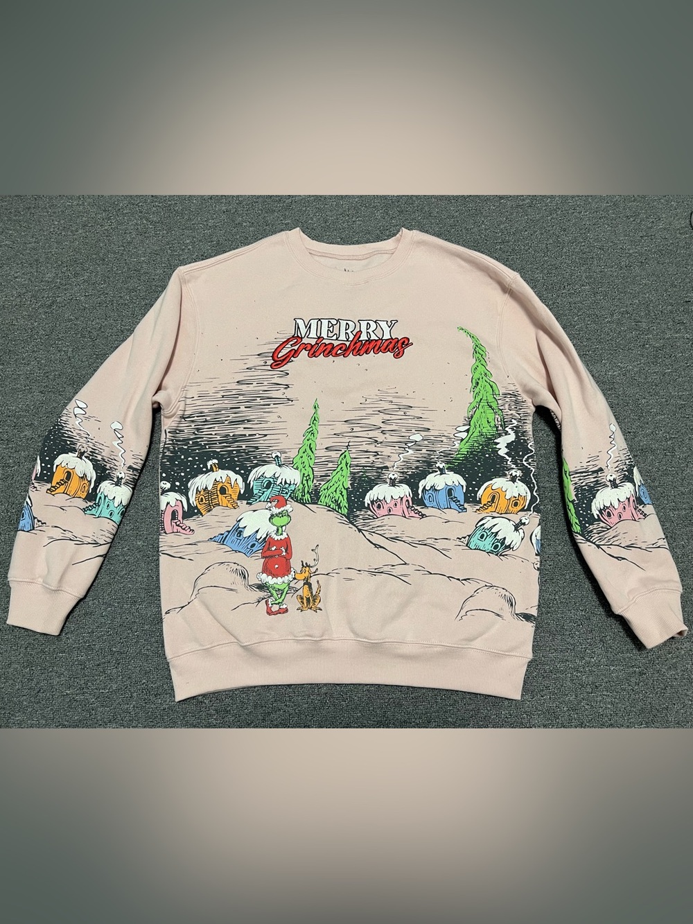 Hybrid Apparel Light Pink Grinch Graphic Crewneck Sweatshirt womenโs M